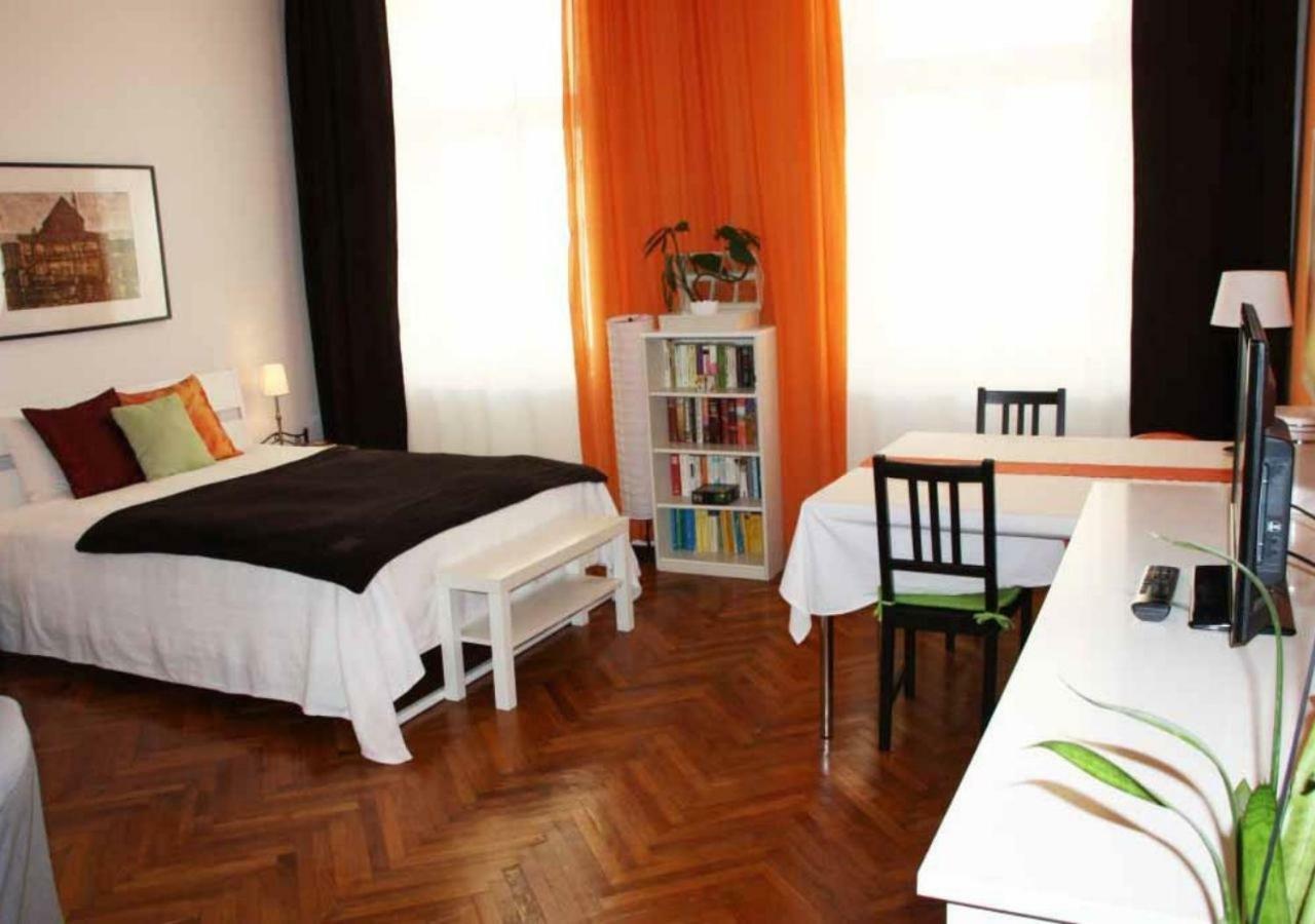Cosy Close To Apartment