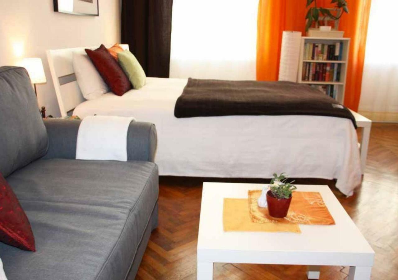 Apartment Cosy Close To *