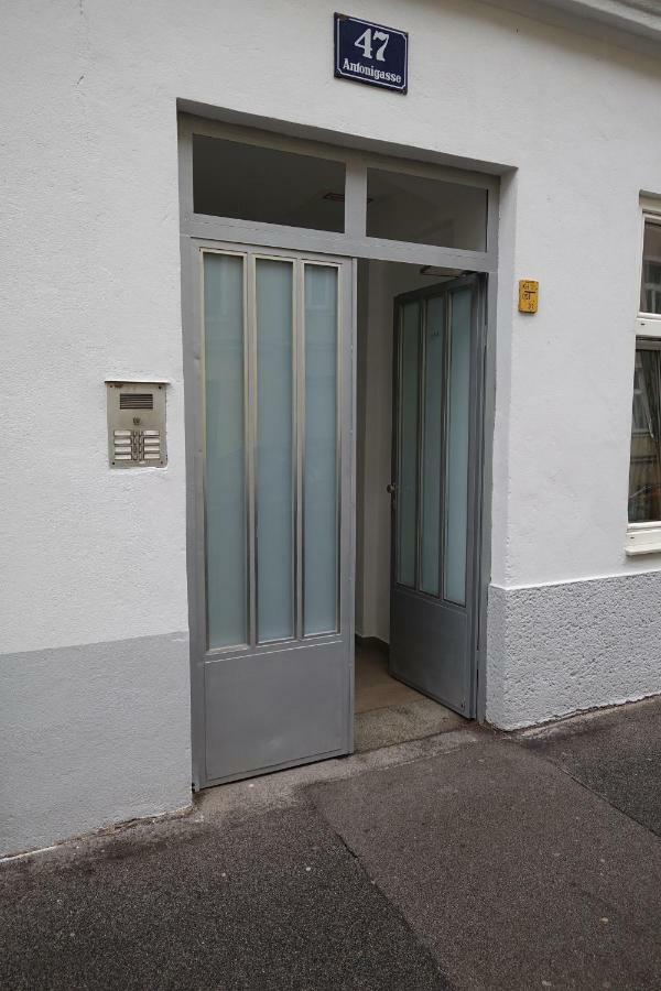 Number 17 Apartment *