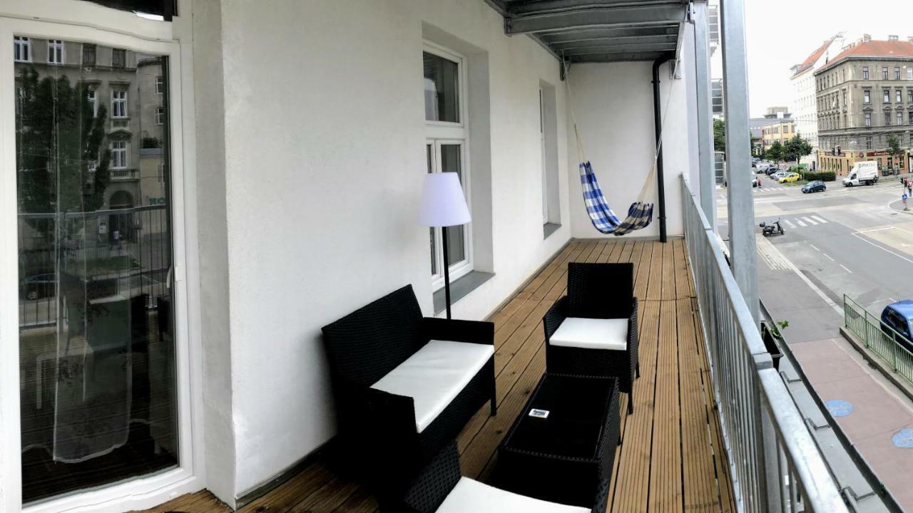 Spacious In Center With Terrace Apartment *