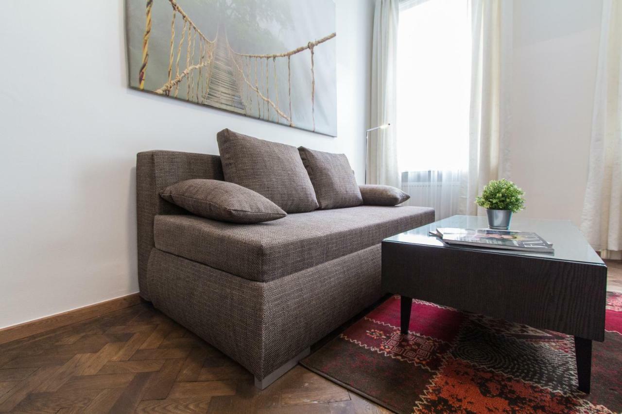 Design I Contactless Check-in Viena