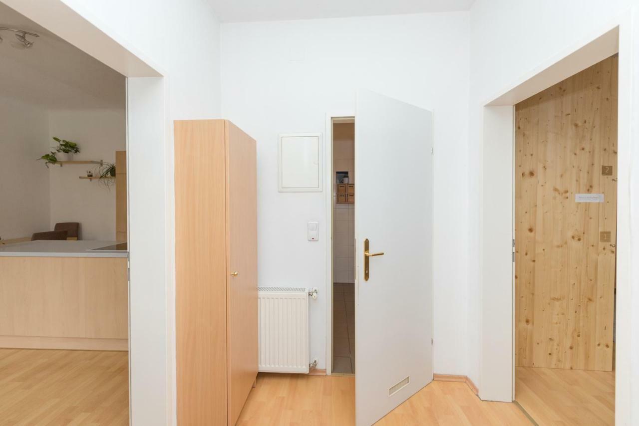 Metro Apartments Vienna Hostel *