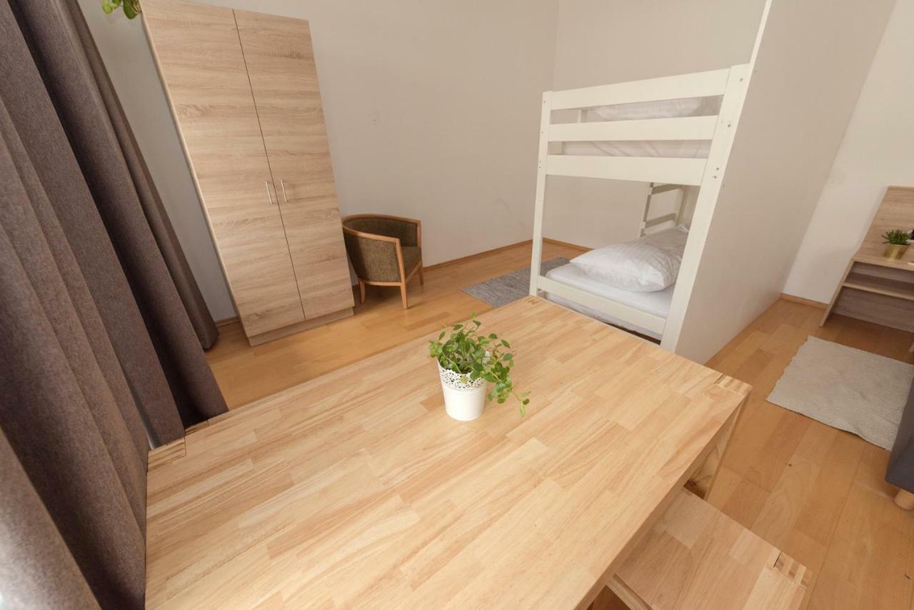 Metro Apartments Vienna Hostel *