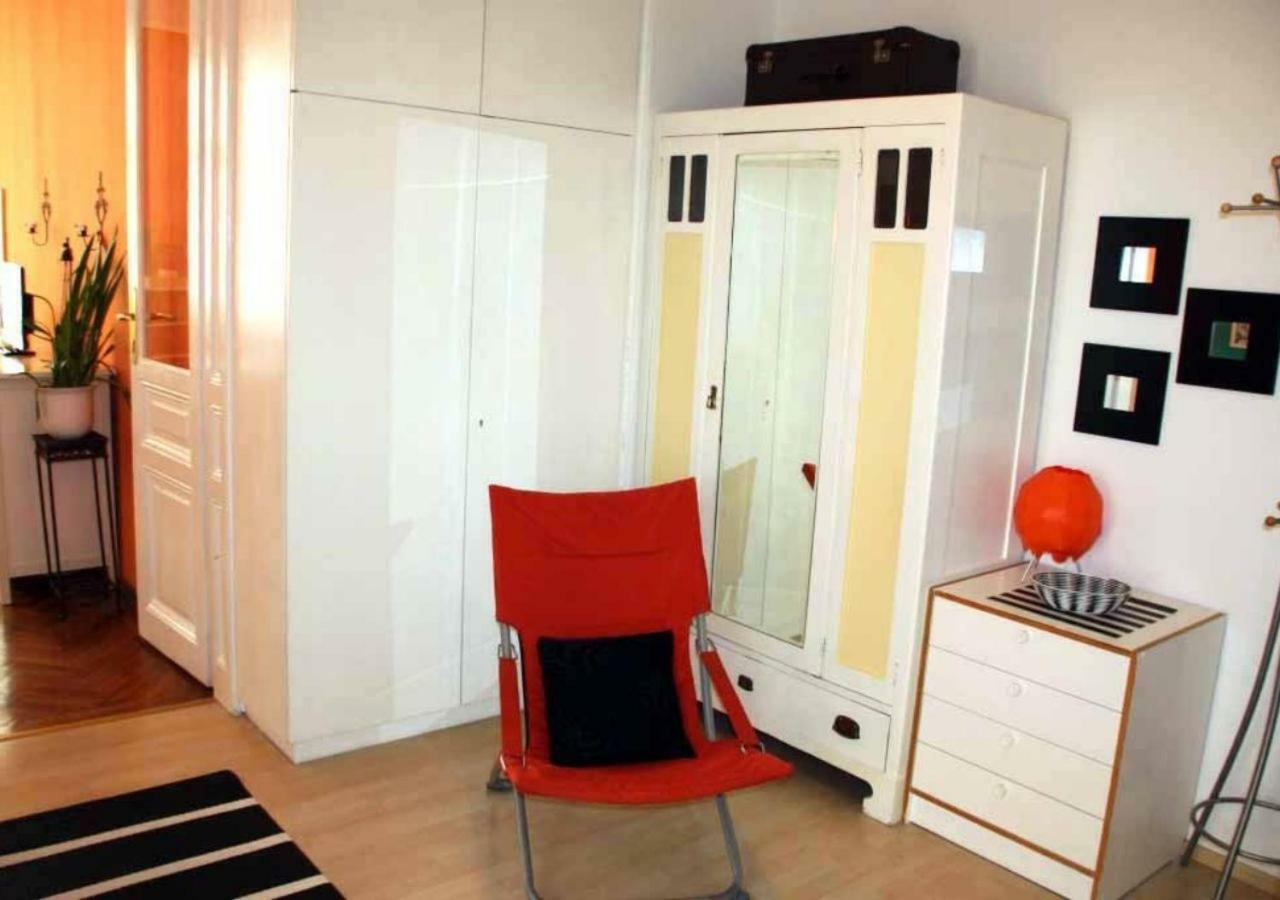 Cosy Close To