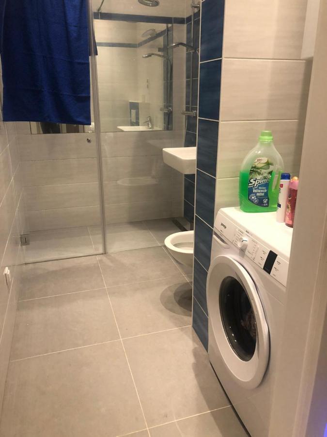 One Private In Luxury With Shared Kitchen And Shared Bathroom Apartment Vienna