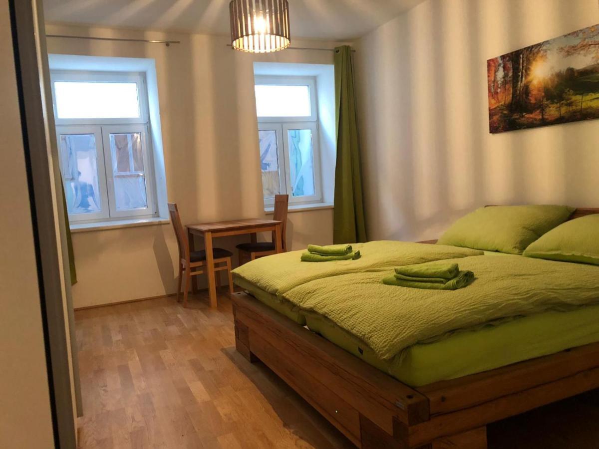 One Private In Luxury With Shared Kitchen And Shared Bathroom Apartment *