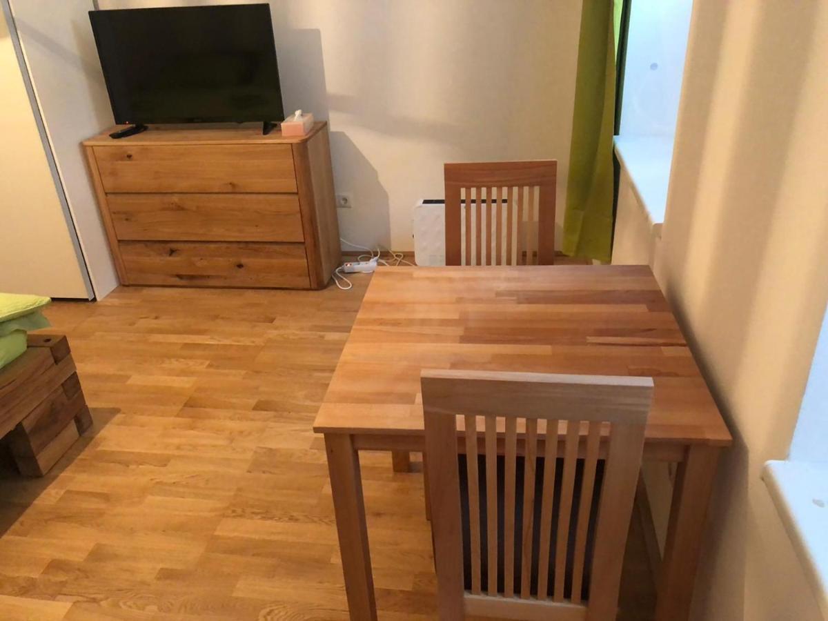 One Private In Luxury With Shared Kitchen And Shared Bathroom Apartment *