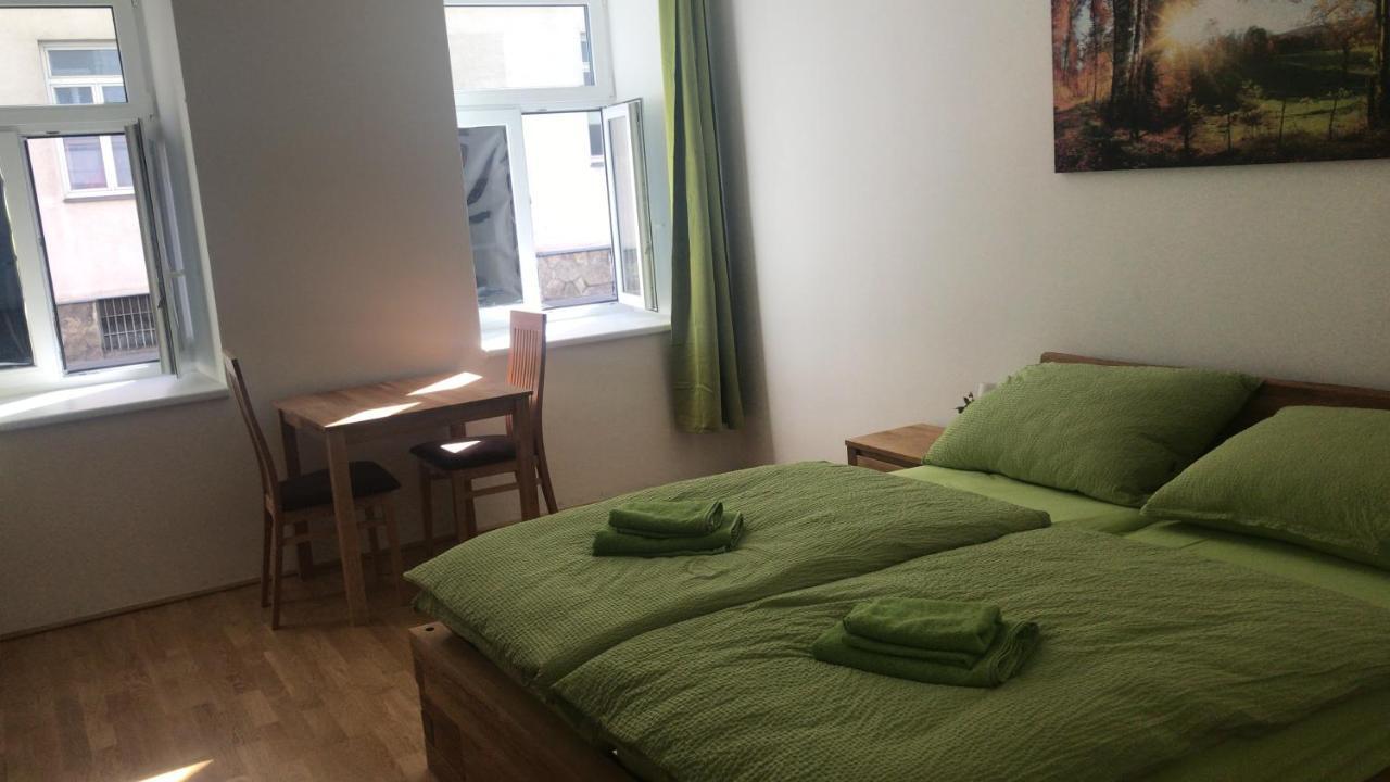 One Private In Luxury With Shared Kitchen And Shared Bathroom *
