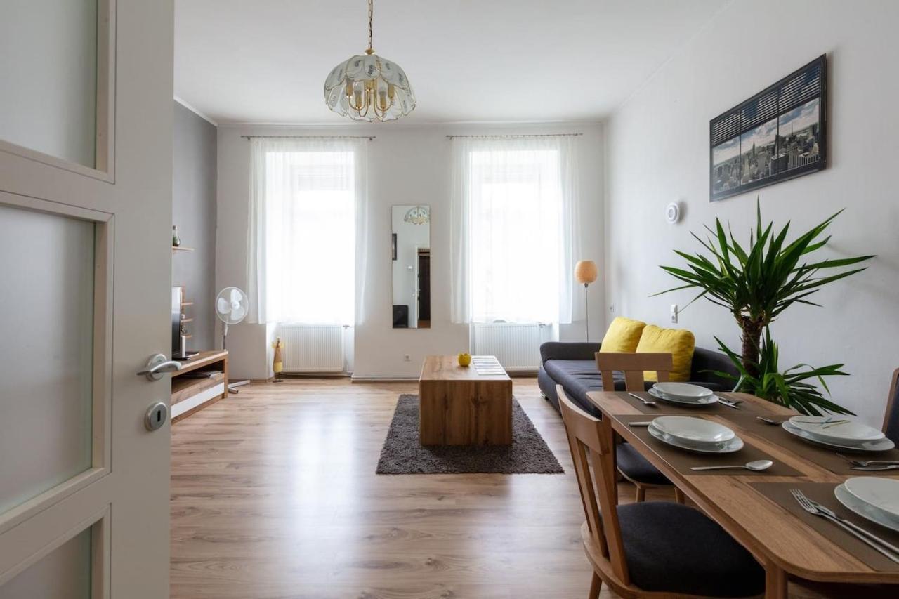 Sunny Renovated Close To Downtown Apartment Vienna