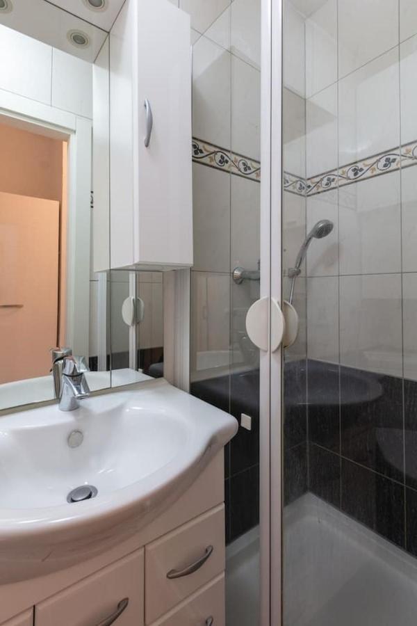Sunny Renovated Close To Downtown