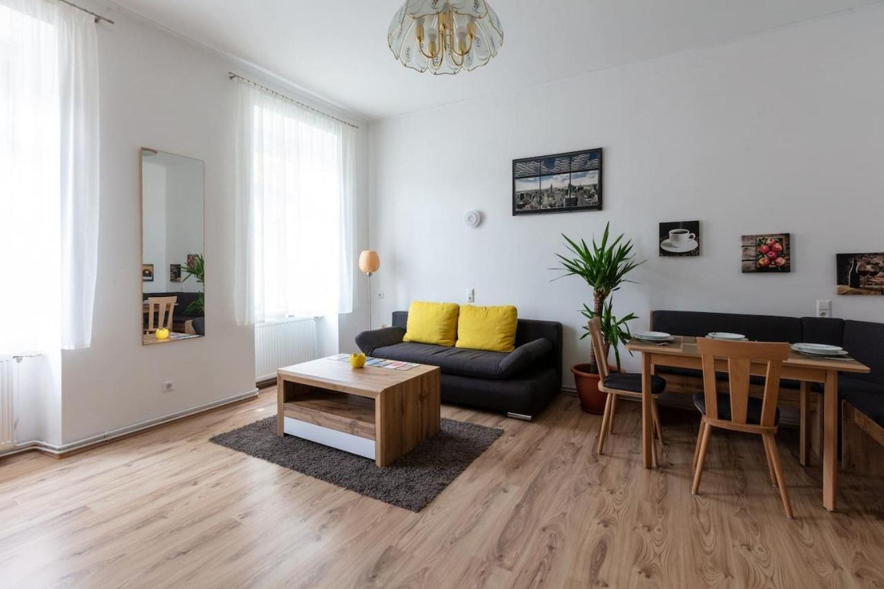 Sunny Renovated Close To Downtown Apartment Vienna