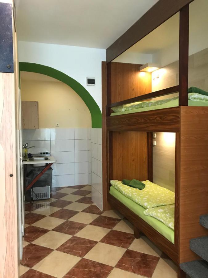 Viktoria Hostel