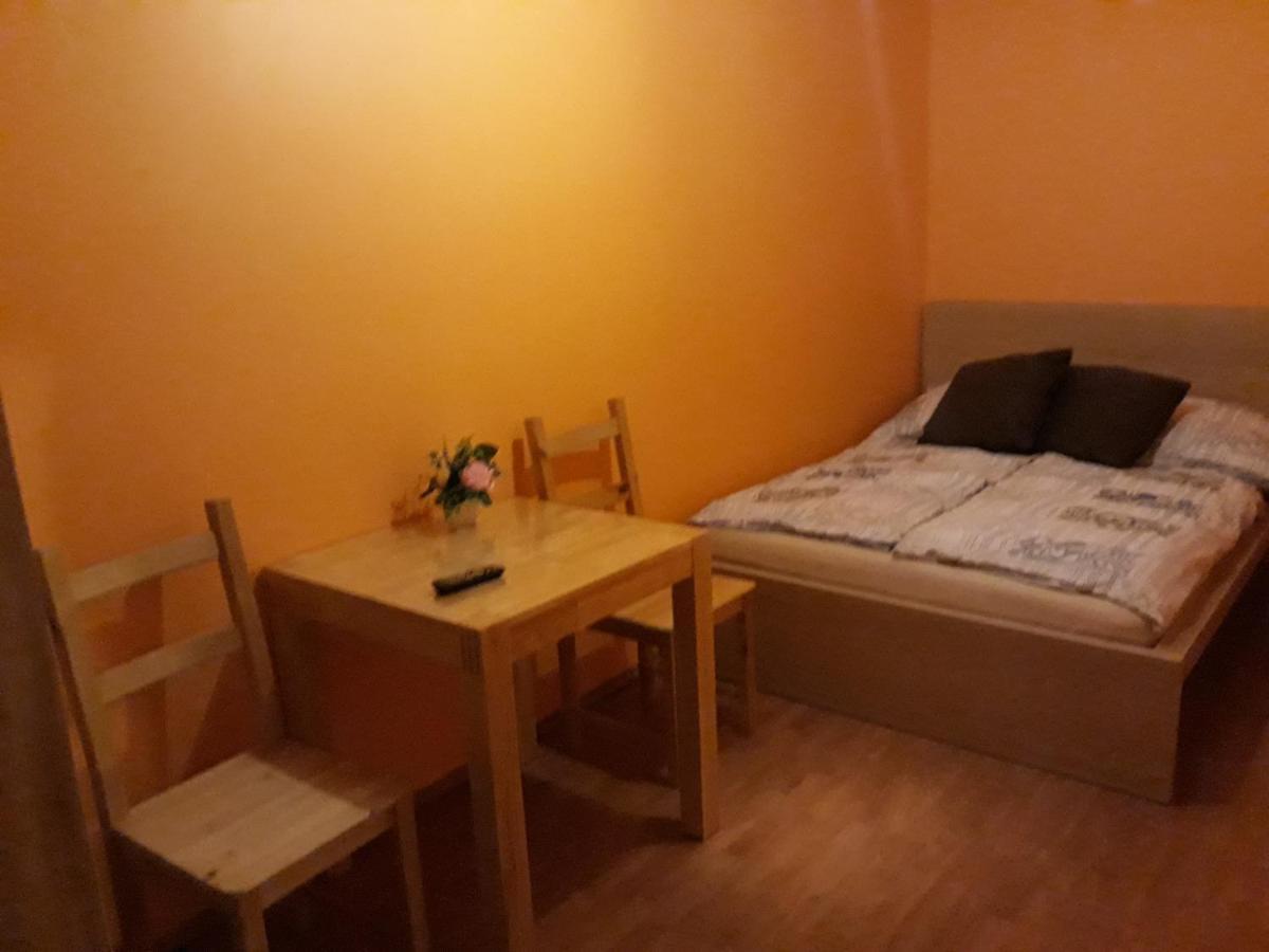 Monterooms Schoenbrunn 10 Minutes To Downtown Homestay *