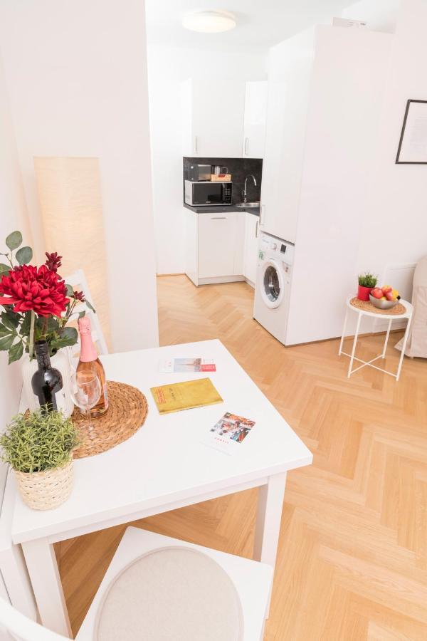 Red Monkey Apartment Vienna